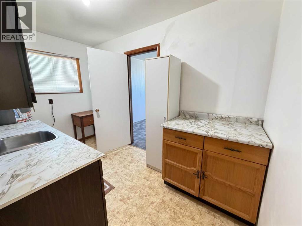 5027 46 Avenue, Spirit River, Alberta  T0H 3G0 - Photo 18 - A2315924