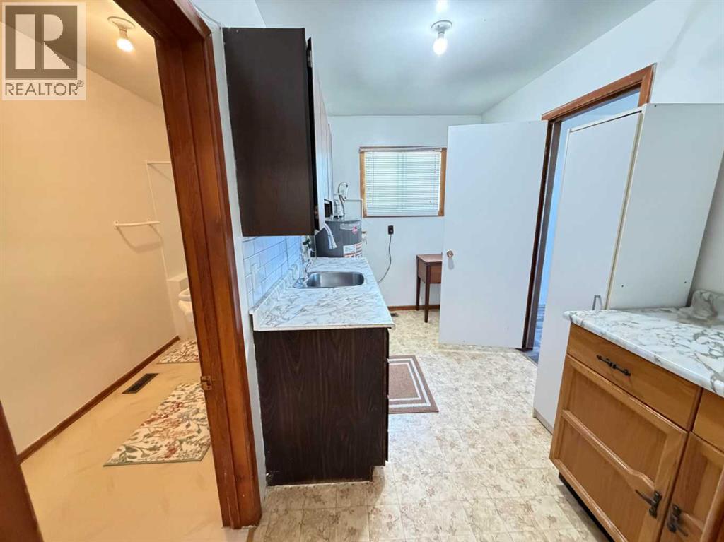 5027 46 Avenue, Spirit River, Alberta  T0H 3G0 - Photo 21 - A2315924