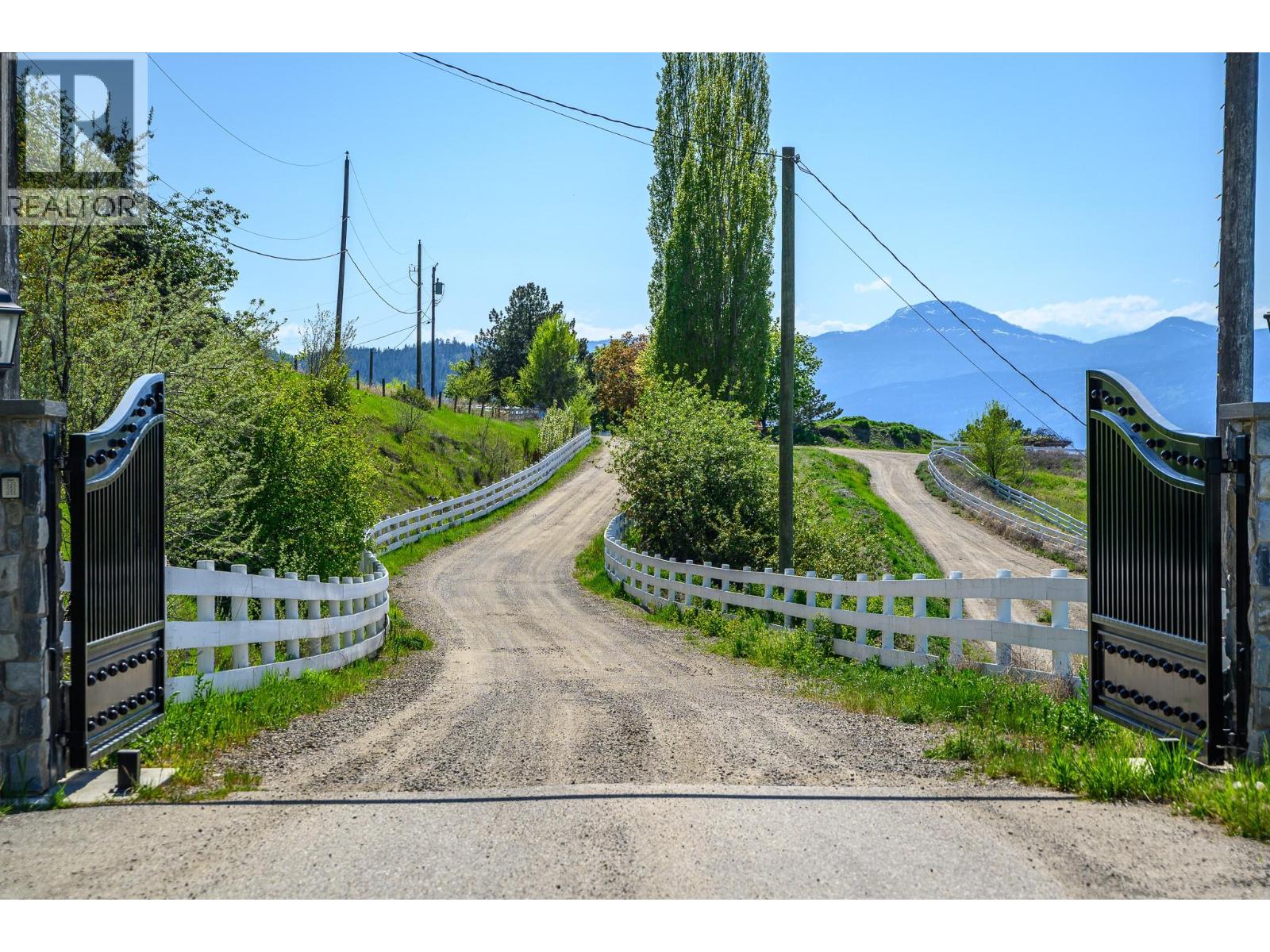 8399 Bench Row Road, Vernon, British Columbia  V1H 1H3 - Photo 4 - 10380460