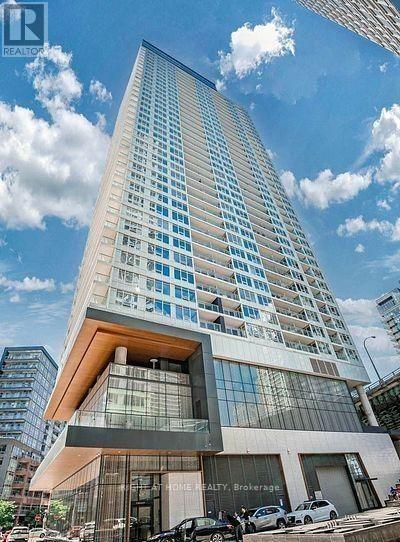 605 - 19 BATHURST STREET, Toronto, Ontario