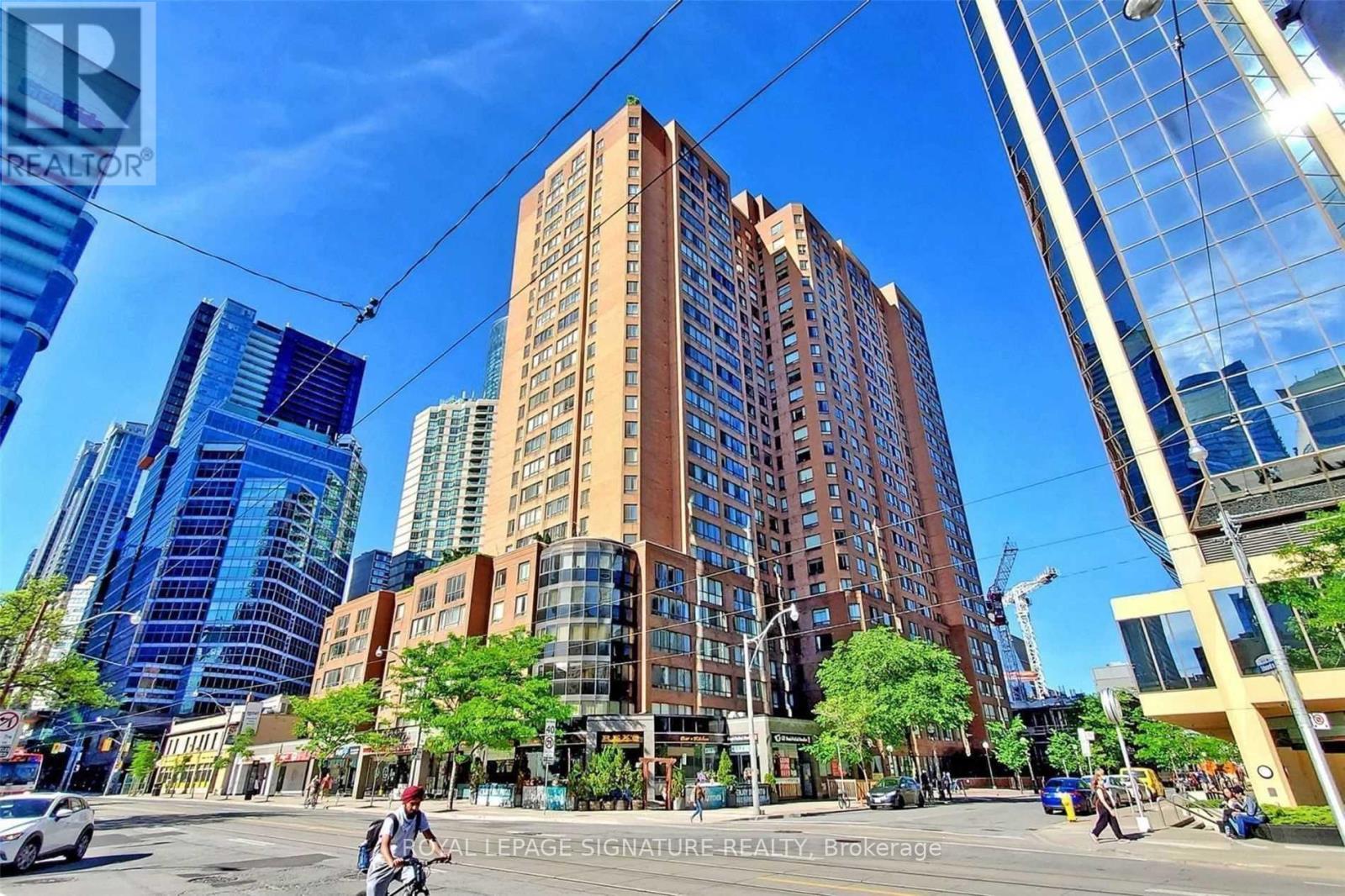 419 - 633 BAY STREET, Toronto, Ontario