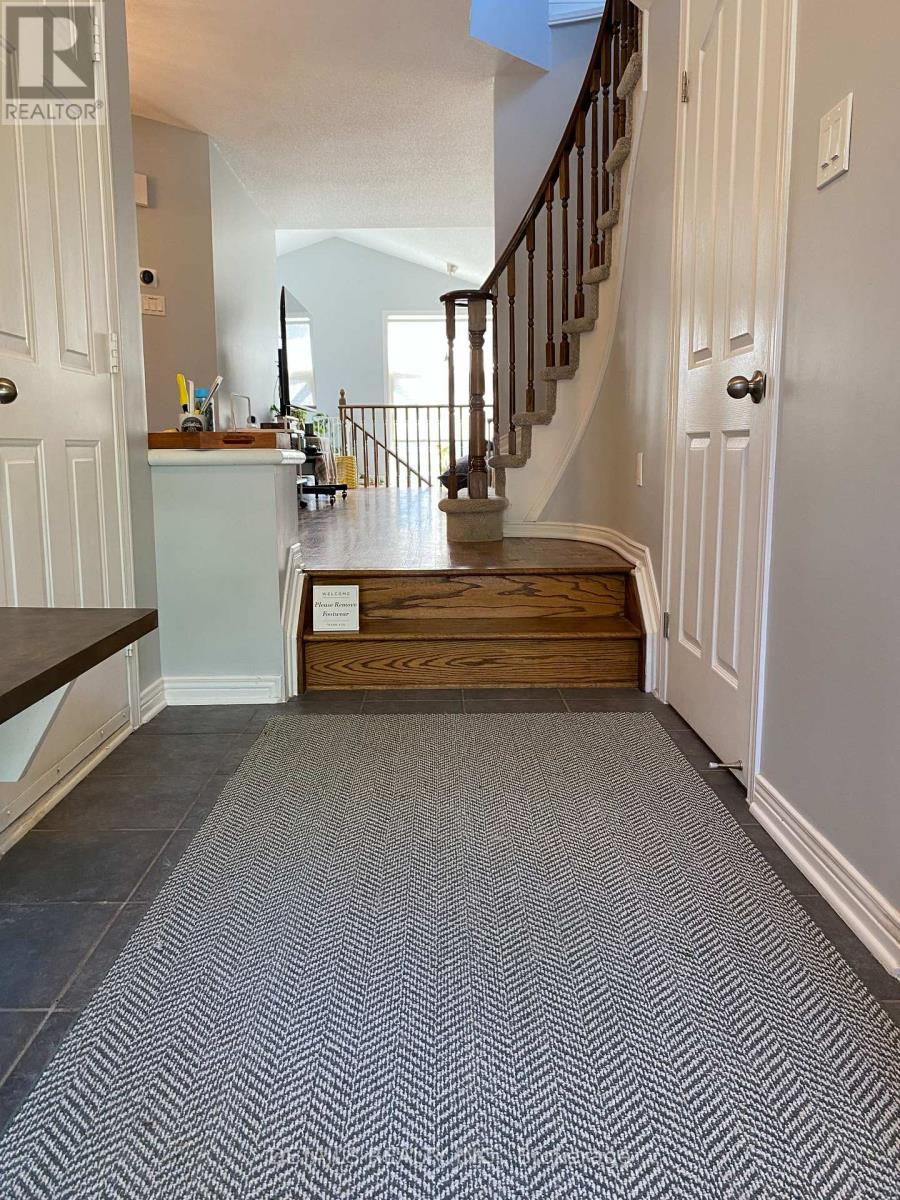 101 Milner Downs Crescent, Ottawa, Ontario K2M 2S6 - Photo 2 - X13629792