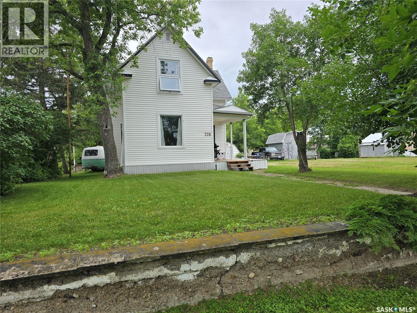 328 6th Avenue, Broadview, Saskatchewan S0G 0K0 - Photo 2 - SK044390