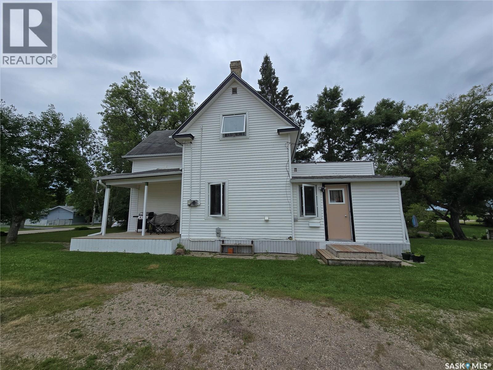 328 6th Avenue, Broadview, Saskatchewan S0G 0K0 - Photo 3 - SK044390