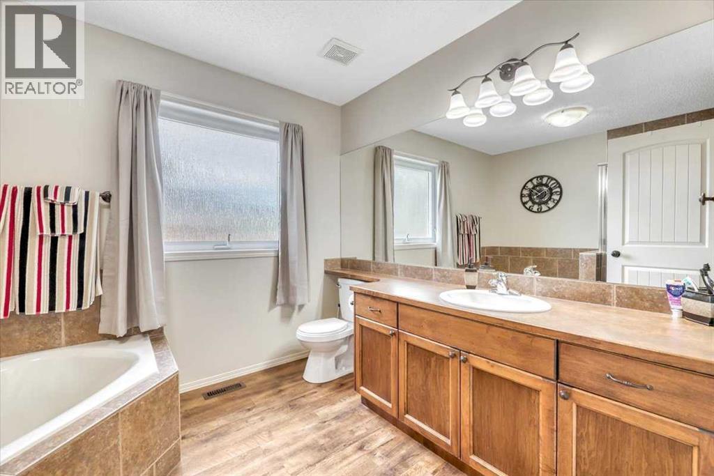 531 Country Meadows Way, Diamond Valley, Alberta  T0L 2A0 - Photo 15 - A2330486