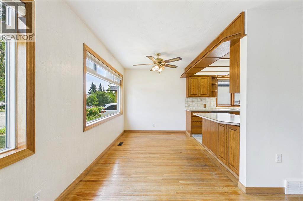 83 Westover Drive SW, Calgary, Alberta  T3C 2S7 - Photo 9 - A2333296