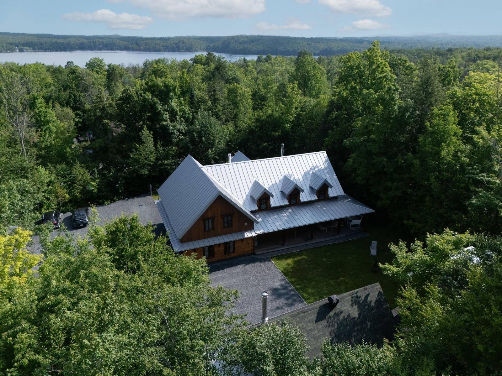 9 Rue du Pivert Magog Quebec Canada J1X0M6 2