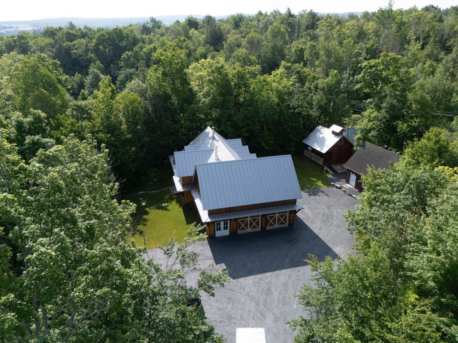 9 Rue du Pivert Magog Quebec Canada J1X0M6 3
