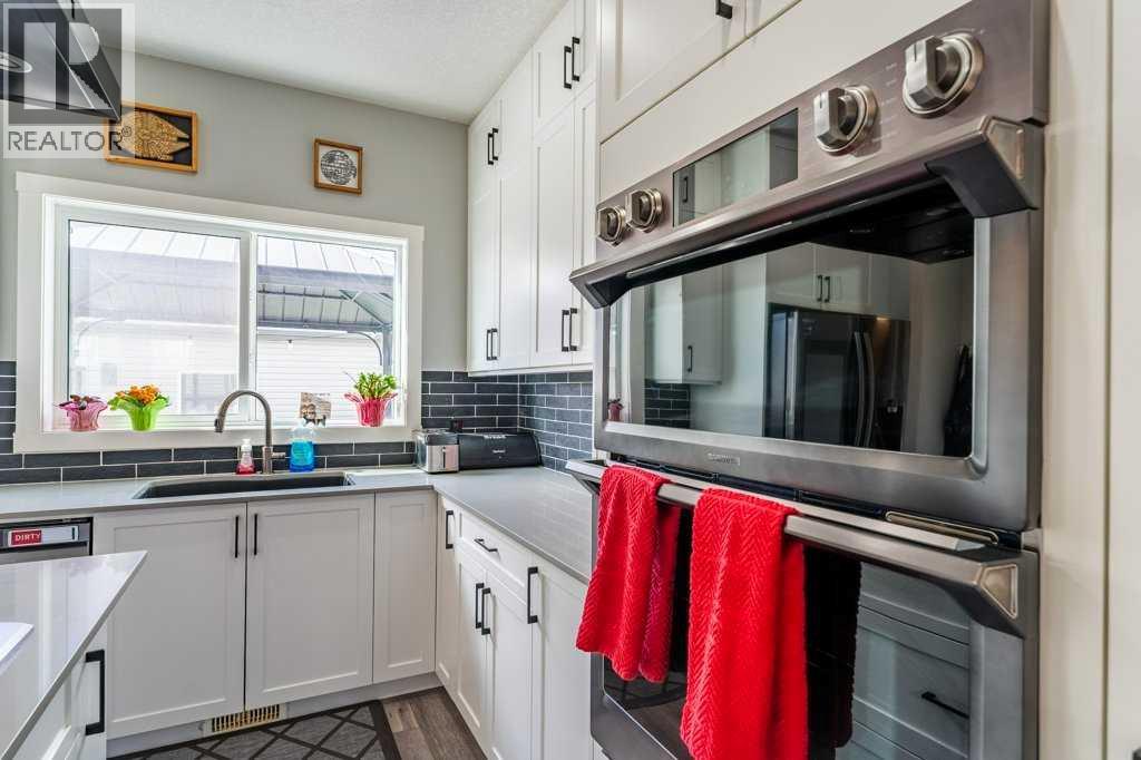 110 Hillcrest Close SW, Airdrie, Alberta  T4B 4H6 - Photo 12 - A2312363