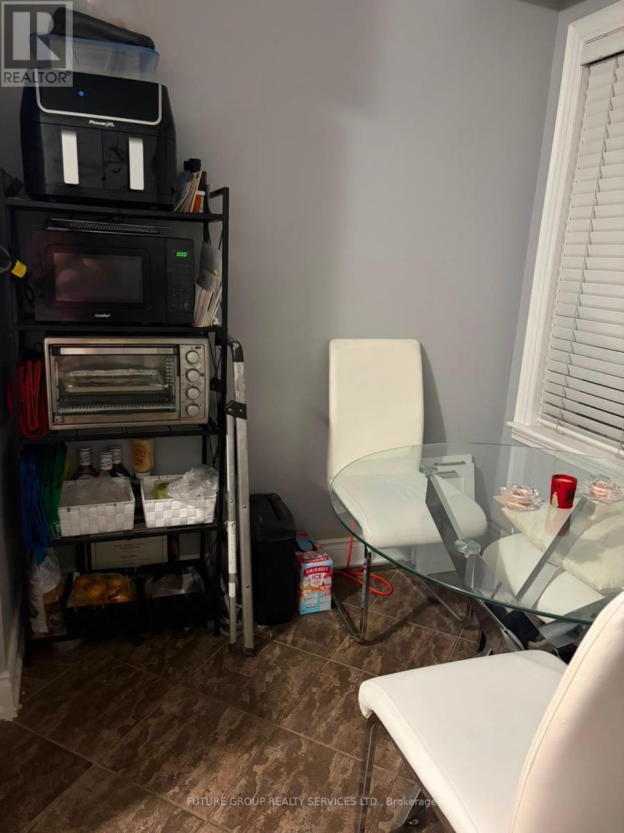 2 - 613 Dundas Street W, Mississauga, Ontario  L5B 0B5 - Photo 4 - W13631310