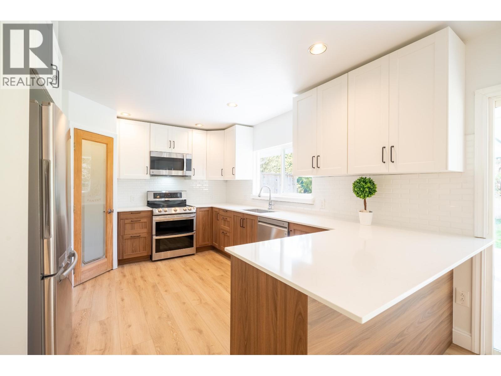 1565 Jack Road, Sechelt, British Columbia  V7Z 0A1 - Photo 3 - R3111077