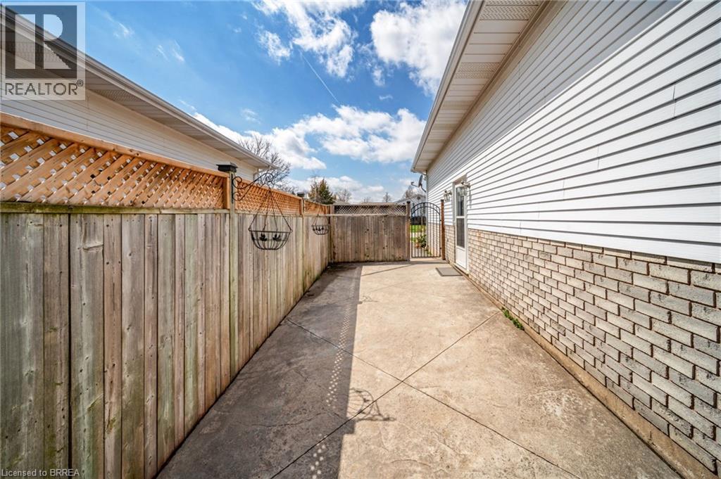 1 Osijek Crescent, Brantford, Ontario  N3P 1Z3 - Photo 3 - 40849861