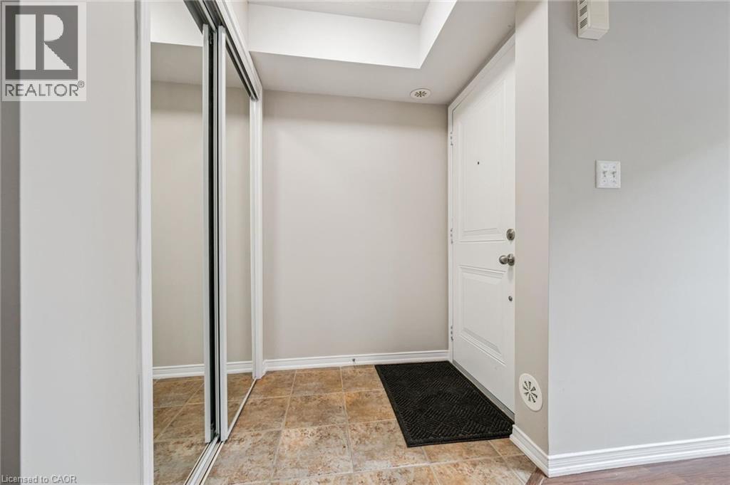 43 Hays Boulevard Unit# 4, Oakville, Ontario  L6H 0J1 - Photo 3 - 40839156