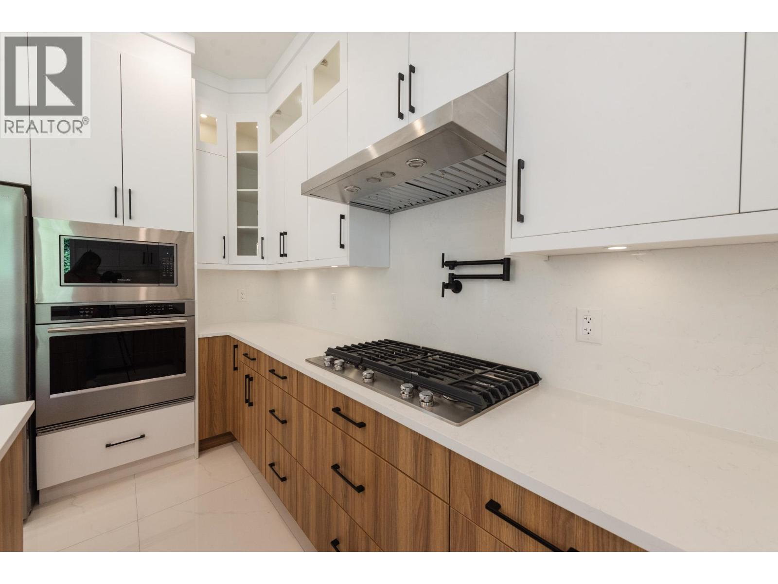 5962-5964 Barnacle Street, Sechelt, British Columbia  V7Z 0V4 - Photo 5 - R3133057