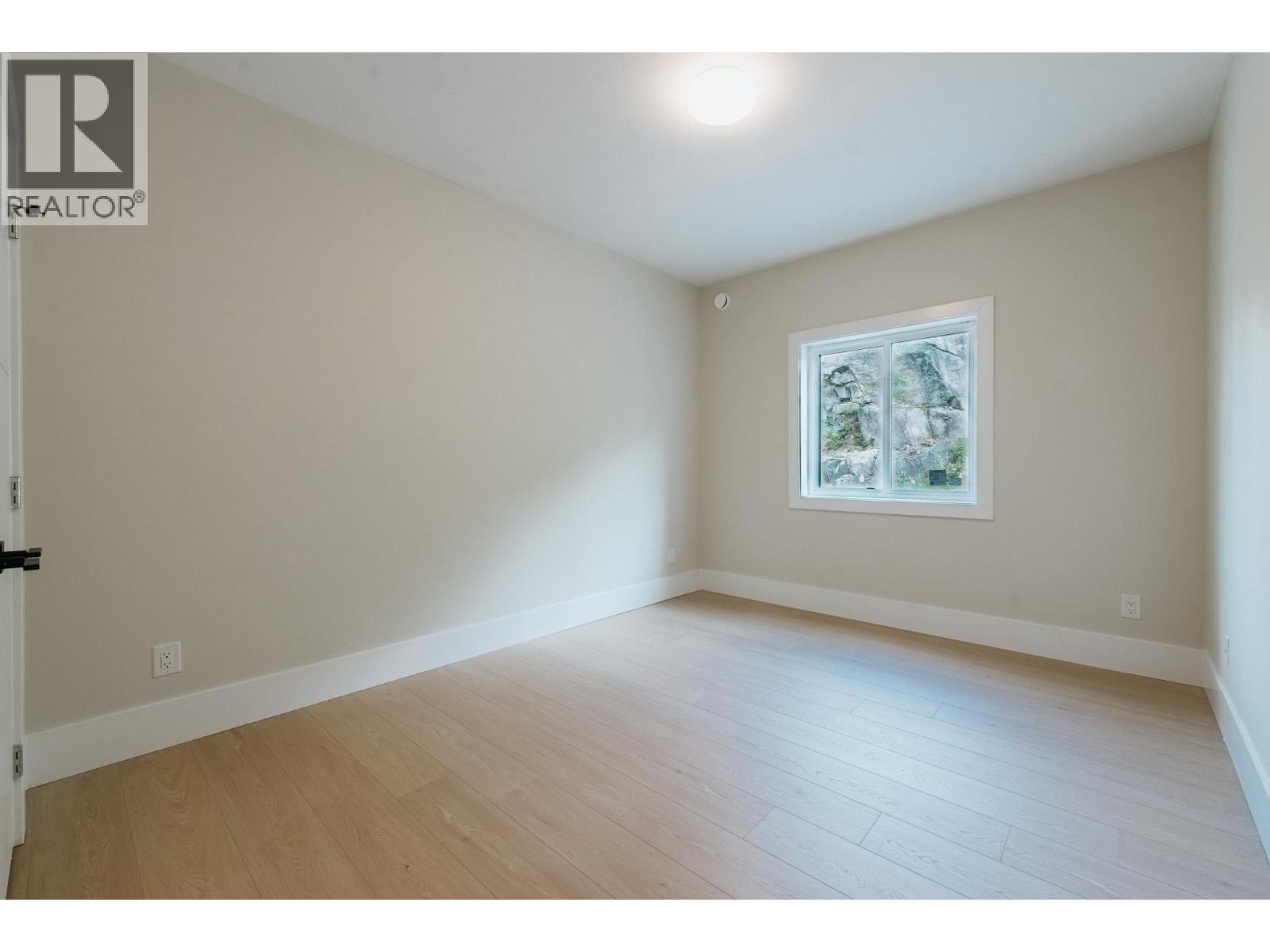 5962-5964 Barnacle Street, Sechelt, British Columbia  V7Z 0V4 - Photo 33 - R3133057