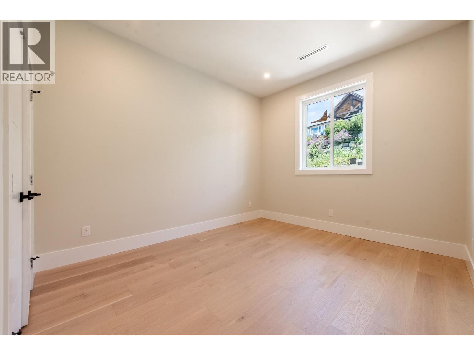 5962-5964 Barnacle Street, Sechelt, British Columbia  V7Z 0V4 - Photo 19 - R3133057