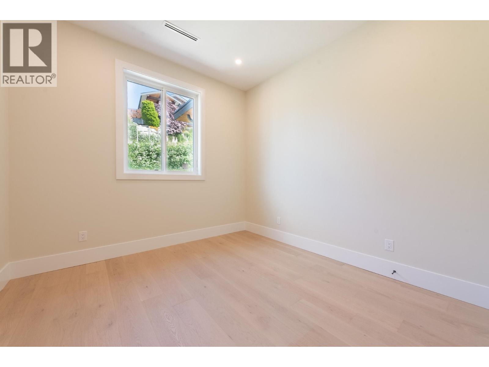 5962-5964 Barnacle Street, Sechelt, British Columbia  V7Z 0V4 - Photo 17 - R3133057