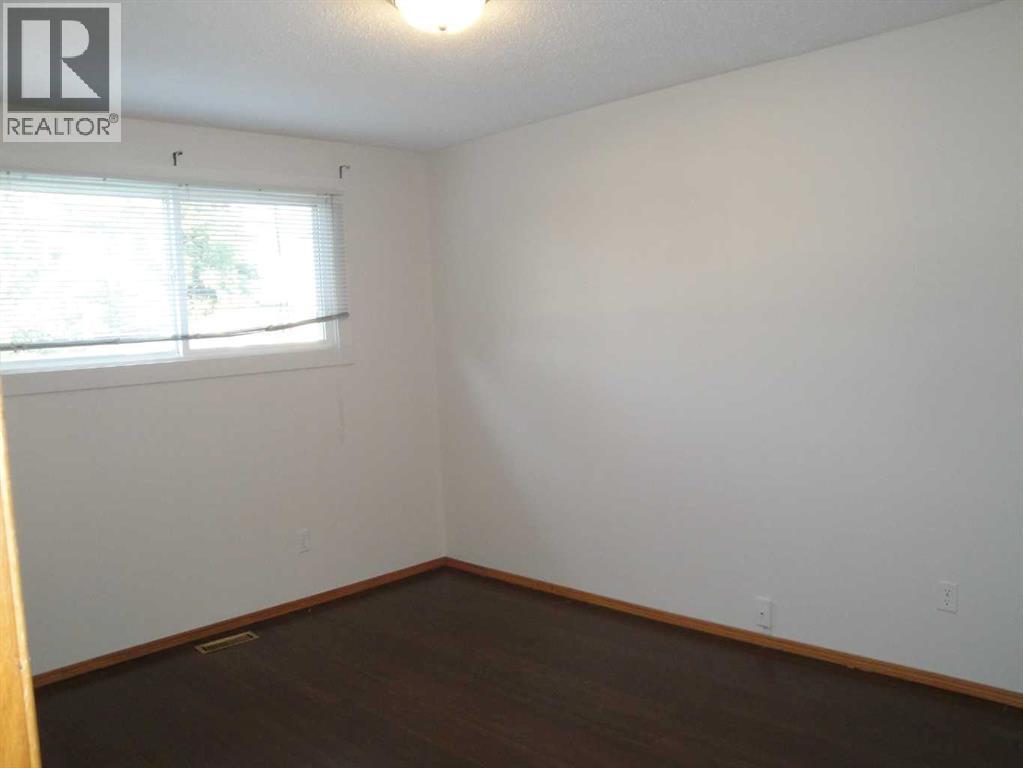 31 Huntford Road NE, Calgary, Alberta  T2K 3Y8 - Photo 11 - A2332760
