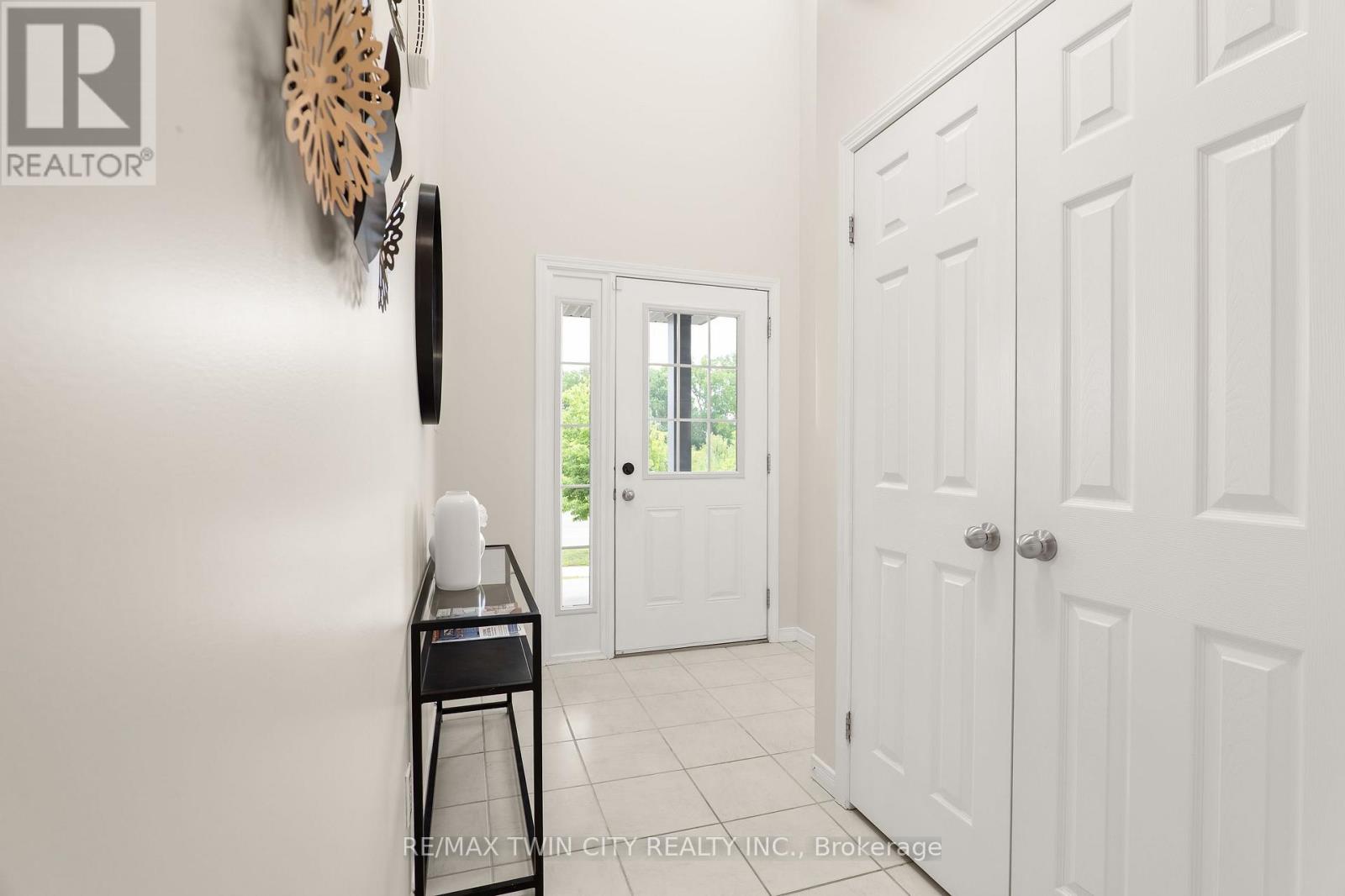 680 Blair Creek Drive, Kitchener, Ontario  N2P 0E7 - Photo 4 - X13632222