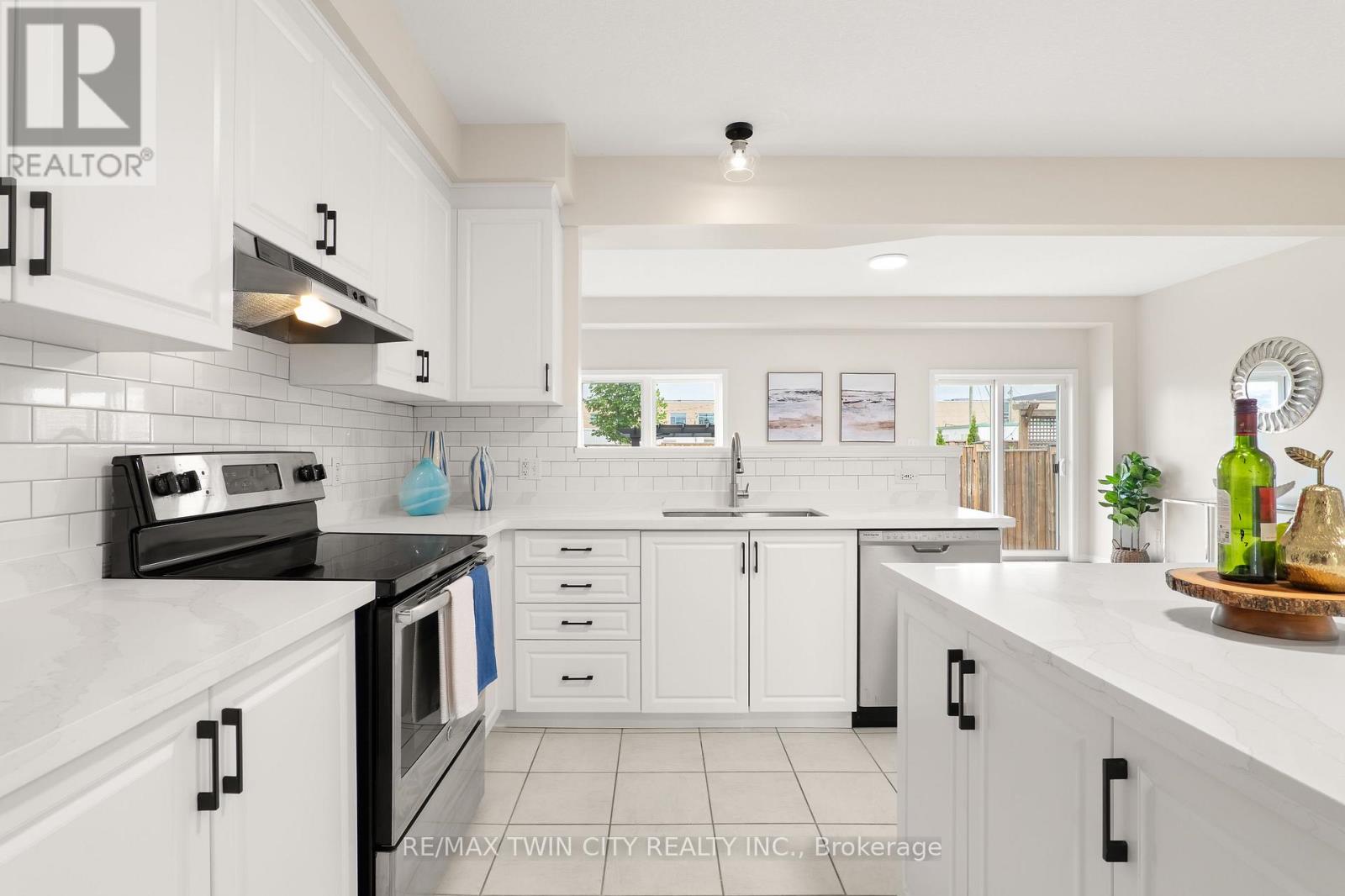680 Blair Creek Drive, Kitchener, Ontario  N2P 0E7 - Photo 6 - X13632222