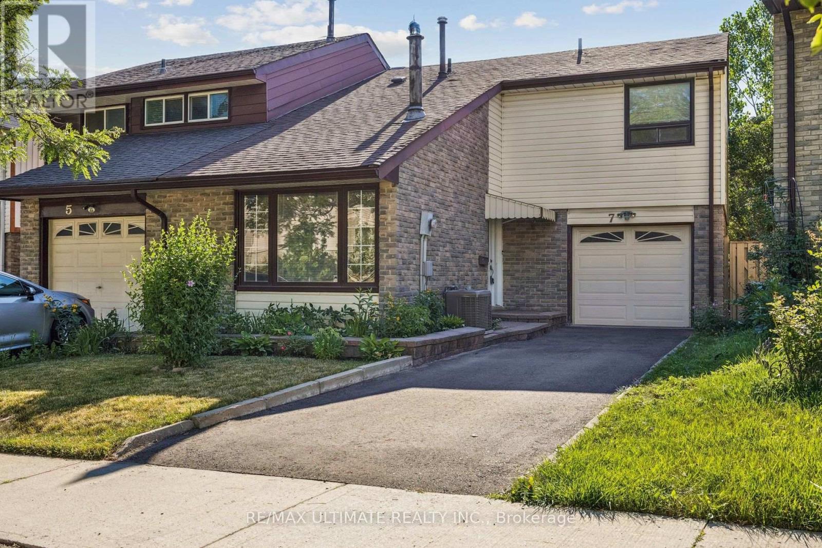 7 PUMFREY CRESCENT, Toronto, Ontario
