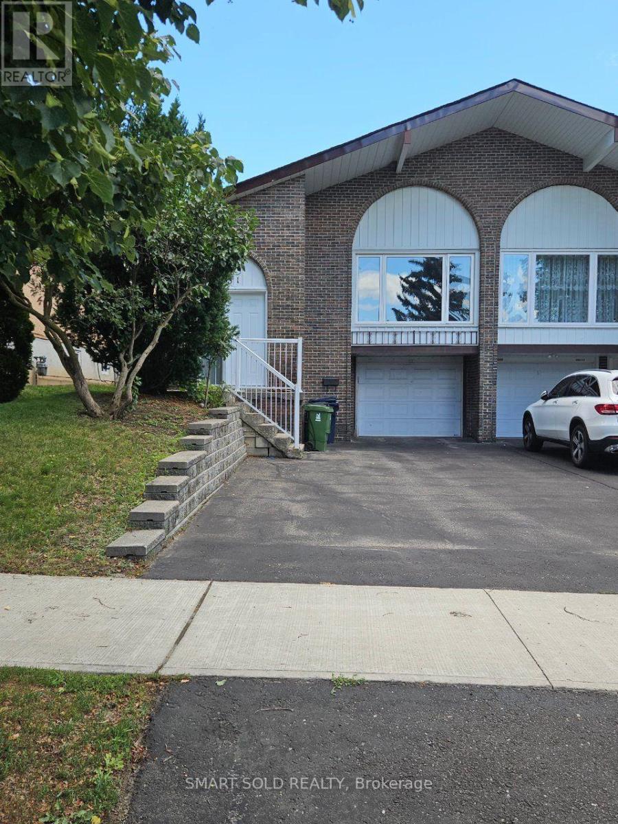MAIN + UPPER - 31 SILAS HILL DRIVE, Toronto, Ontario