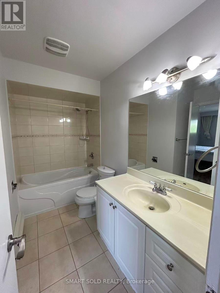 Main + Upper - 31 Silas Hill Drive, Toronto, Ontario  M2J 2X8 - Photo 10 - C13630628