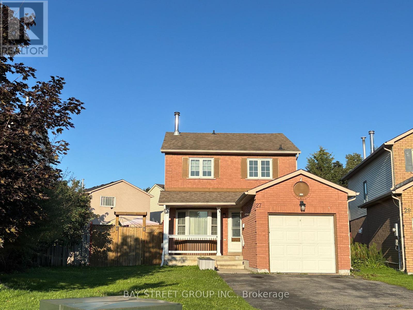 27 LINDSAY COURT, Barrie, Ontario