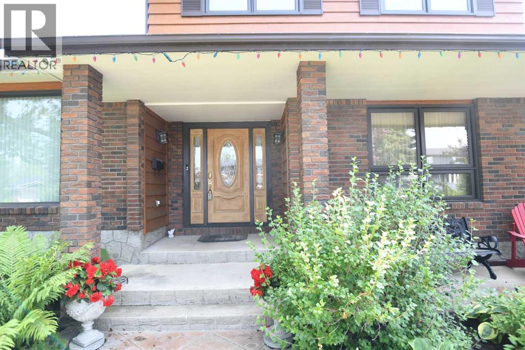 168 Templewood Drive NE, Calgary, Alberta  T1Y 4G8 - Photo 3 - A2334392