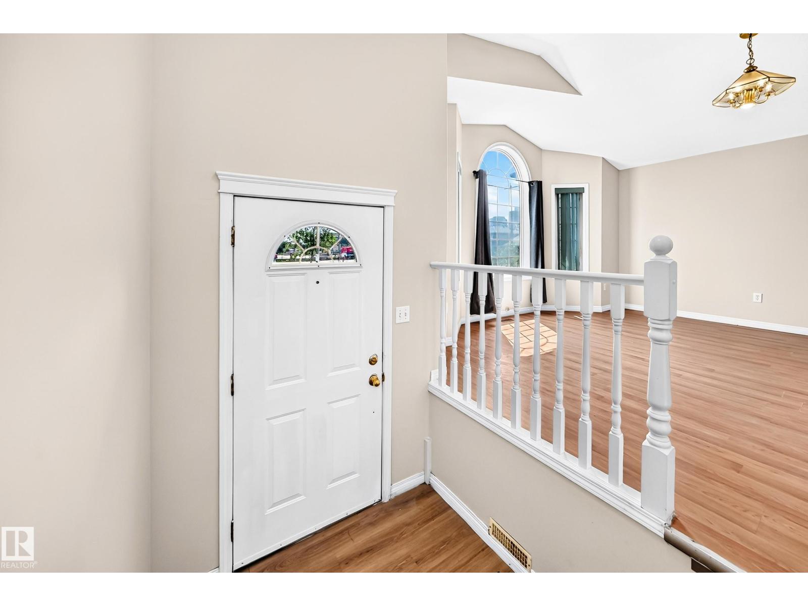 9518 106 Av Nw, Edmonton, Alberta  T5H 0N2 - Photo 4 - E4501957