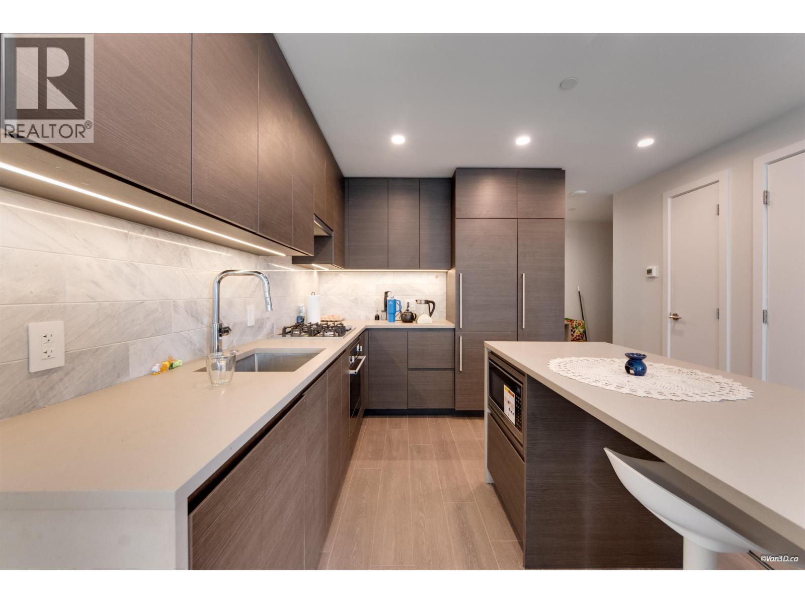 2812 2108 Gilmore Avenue, Burnaby, British Columbia  V5C 0N8 - Photo 2 - R3144086
