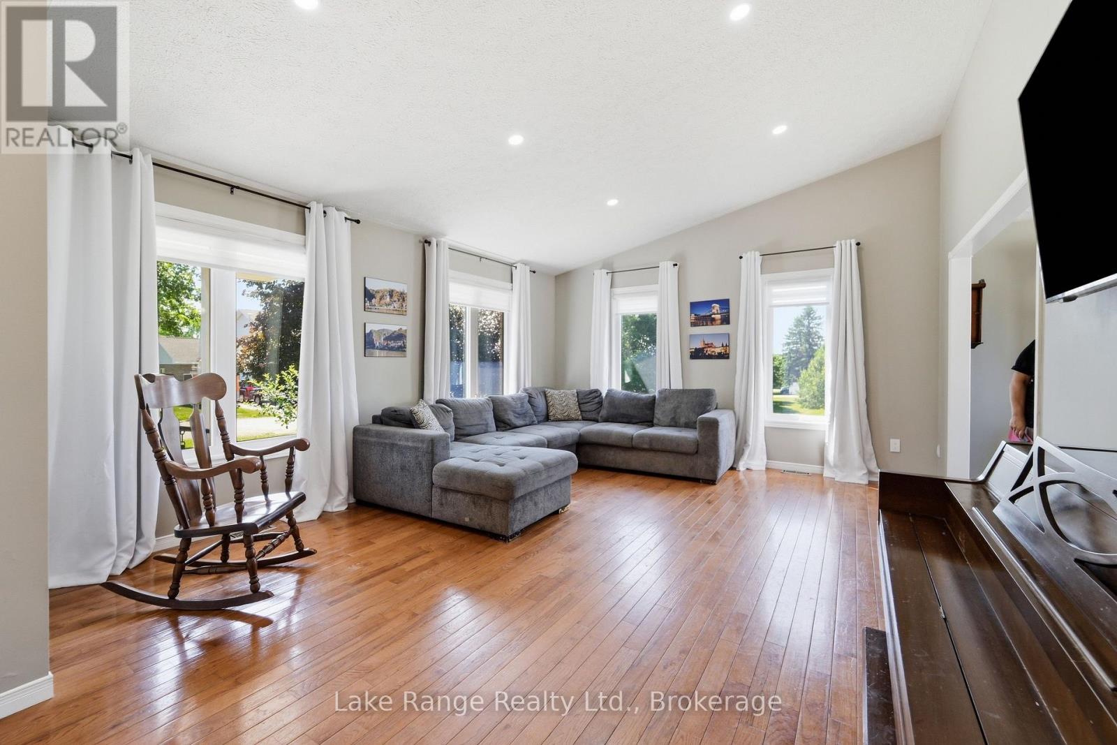 349 South Delhi Street, Huron-Kinloss (Lucknow), Ontario  N0G 2H0 - Photo 5 - X13632480