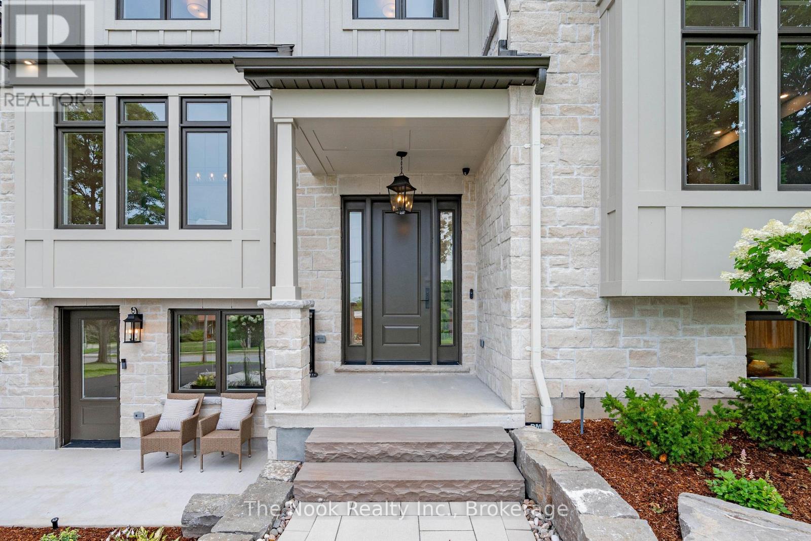 153 Elizabeth Crescent N, Whitby, Ontario  L1N 3S1 - Photo 4 - E13632490