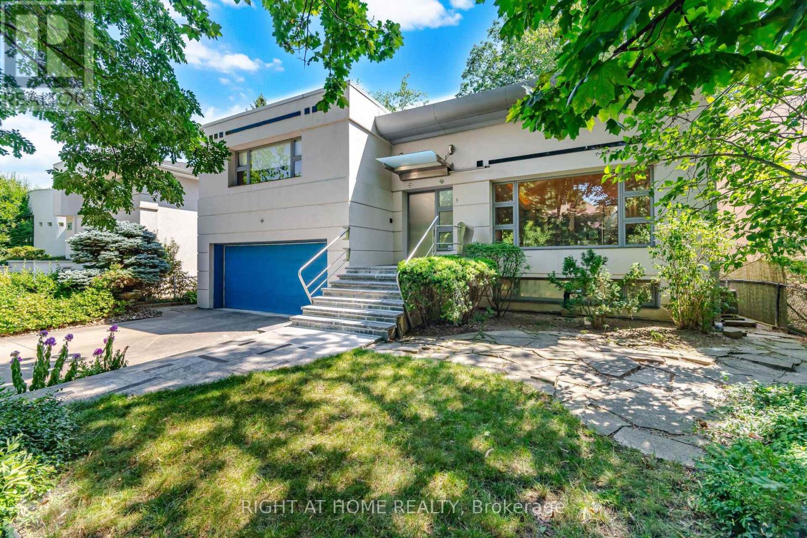 9 SAGUENAY AVENUE, Toronto, Ontario