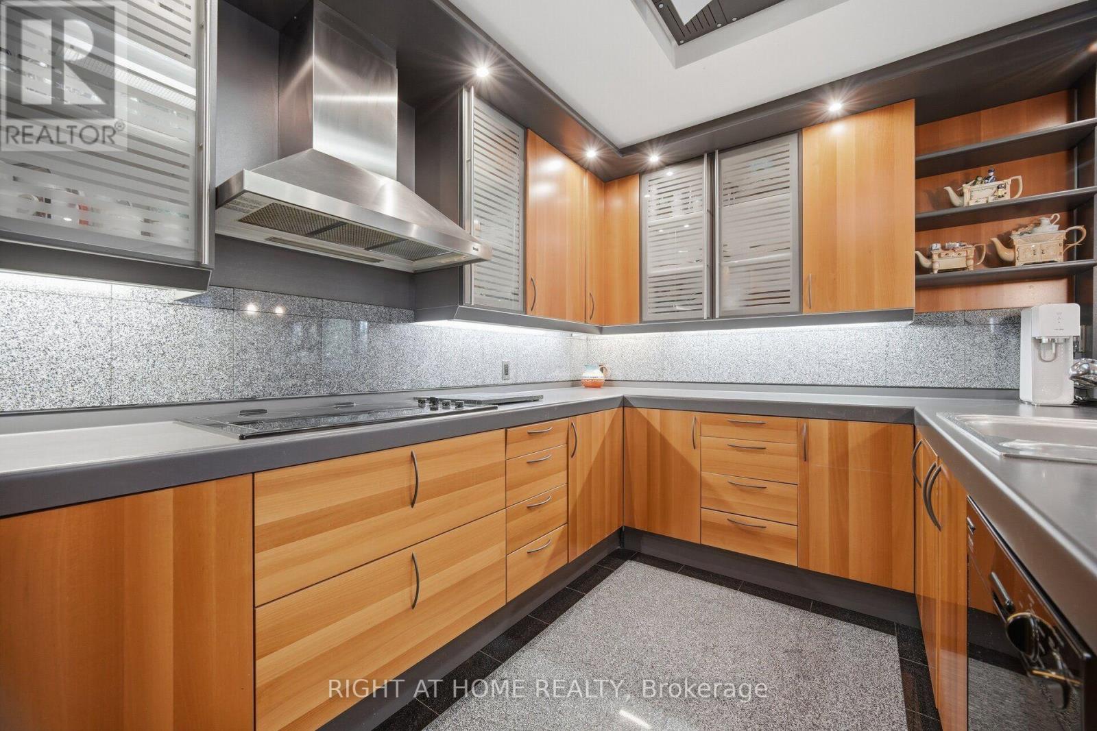 9 Saguenay Avenue, Toronto, Ontario  M5N 2Y5 - Photo 16 - C13632386