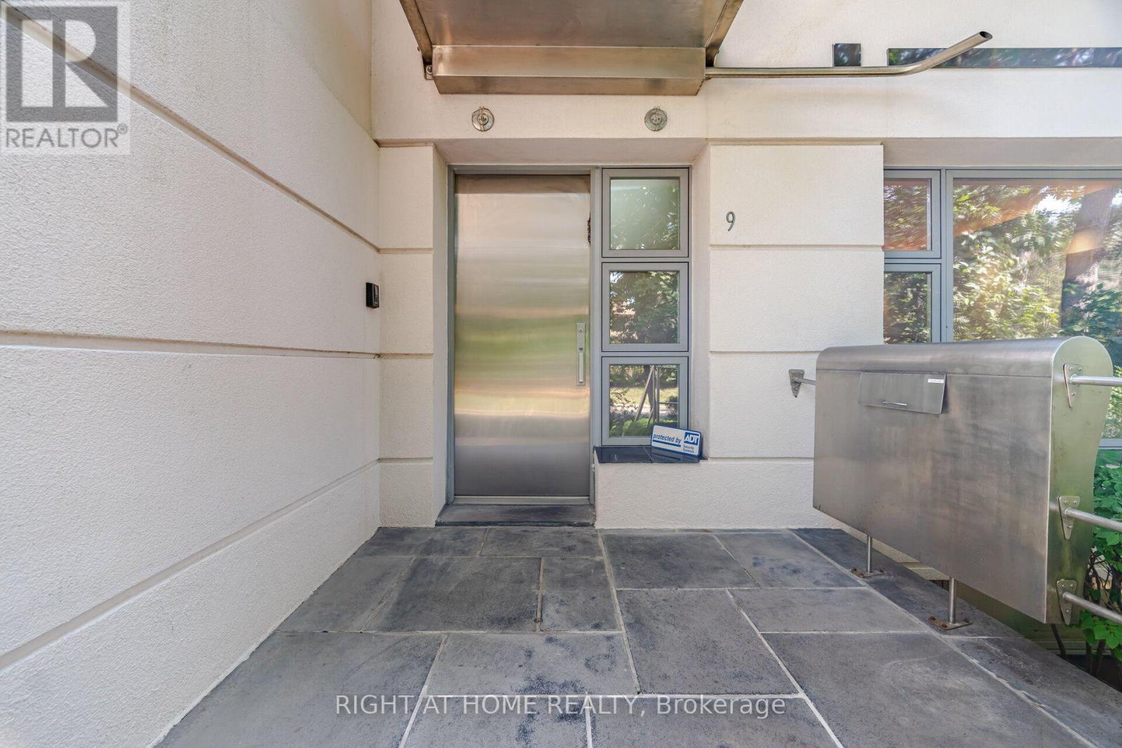 9 Saguenay Avenue, Toronto, Ontario  M5N 2Y5 - Photo 4 - C13632386