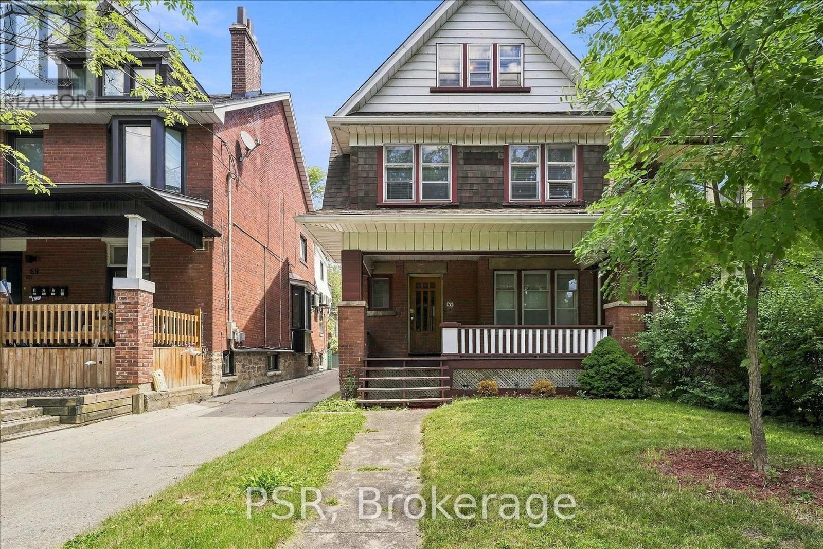 <div class="slider-price">$1,900,000</div><p>67 Oakwood Avenue, Toronto, Ontario</p>
