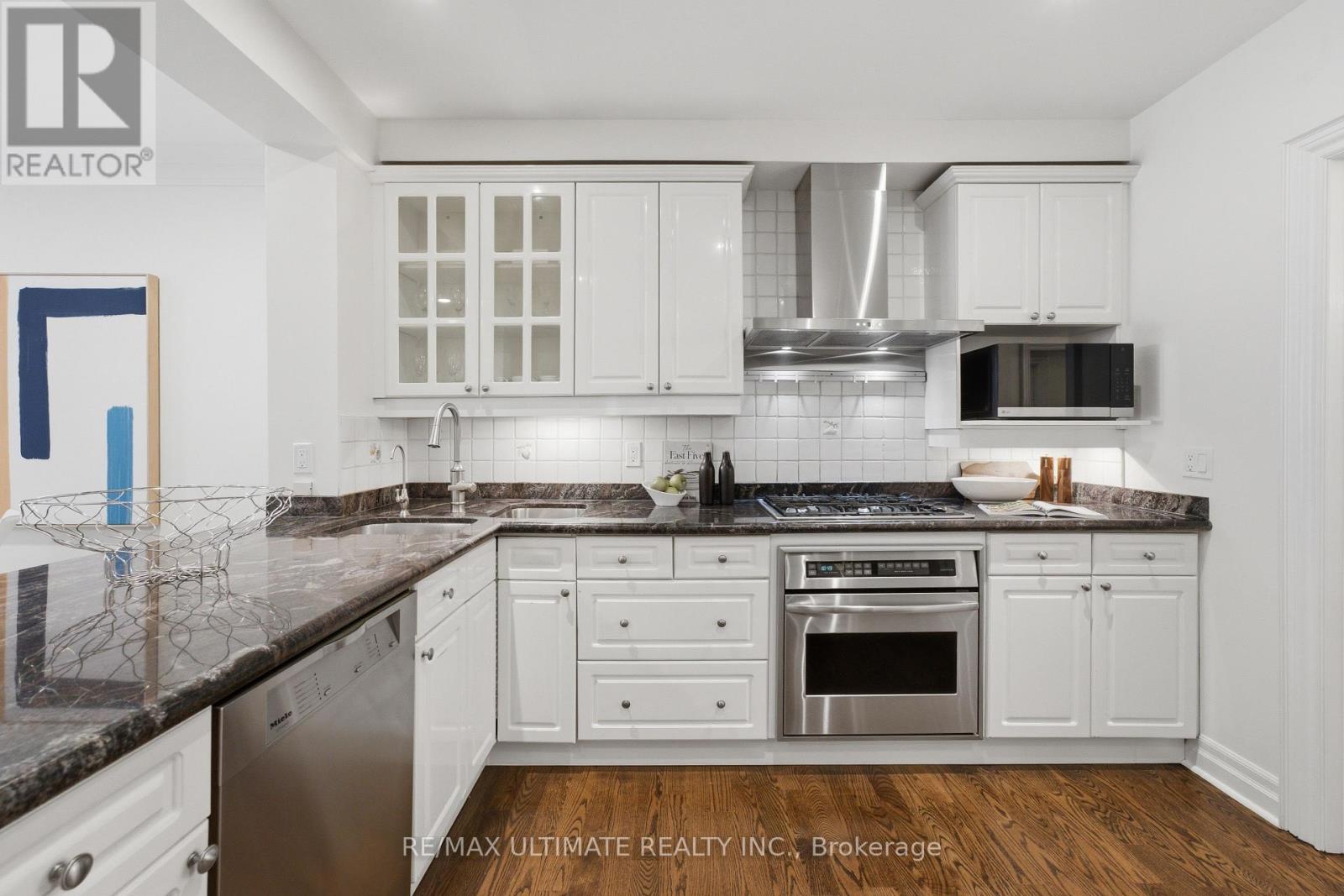 214 Sutherland Drive, Toronto, Ontario  M4G 1J2 - Photo 10 - C13632446