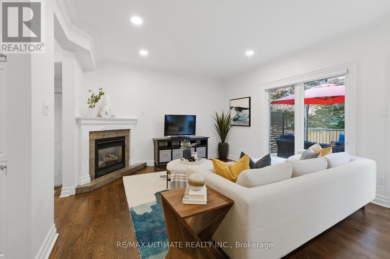 214 Sutherland Drive, Toronto, Ontario  M4G 1J2 - Photo 11 - C13632446