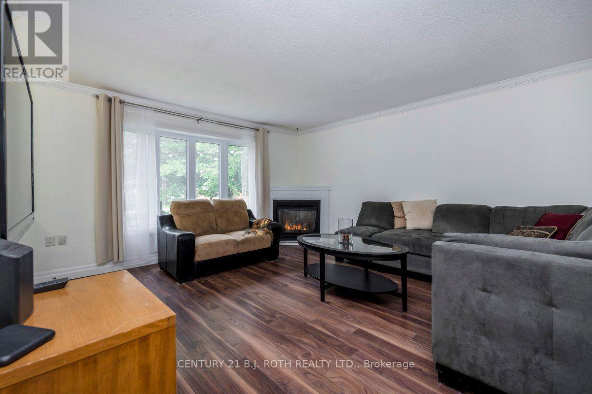 922 Elizabeth Avenue, Innisfil, Ontario  L0L 1W0 - Photo 7 - N13632452