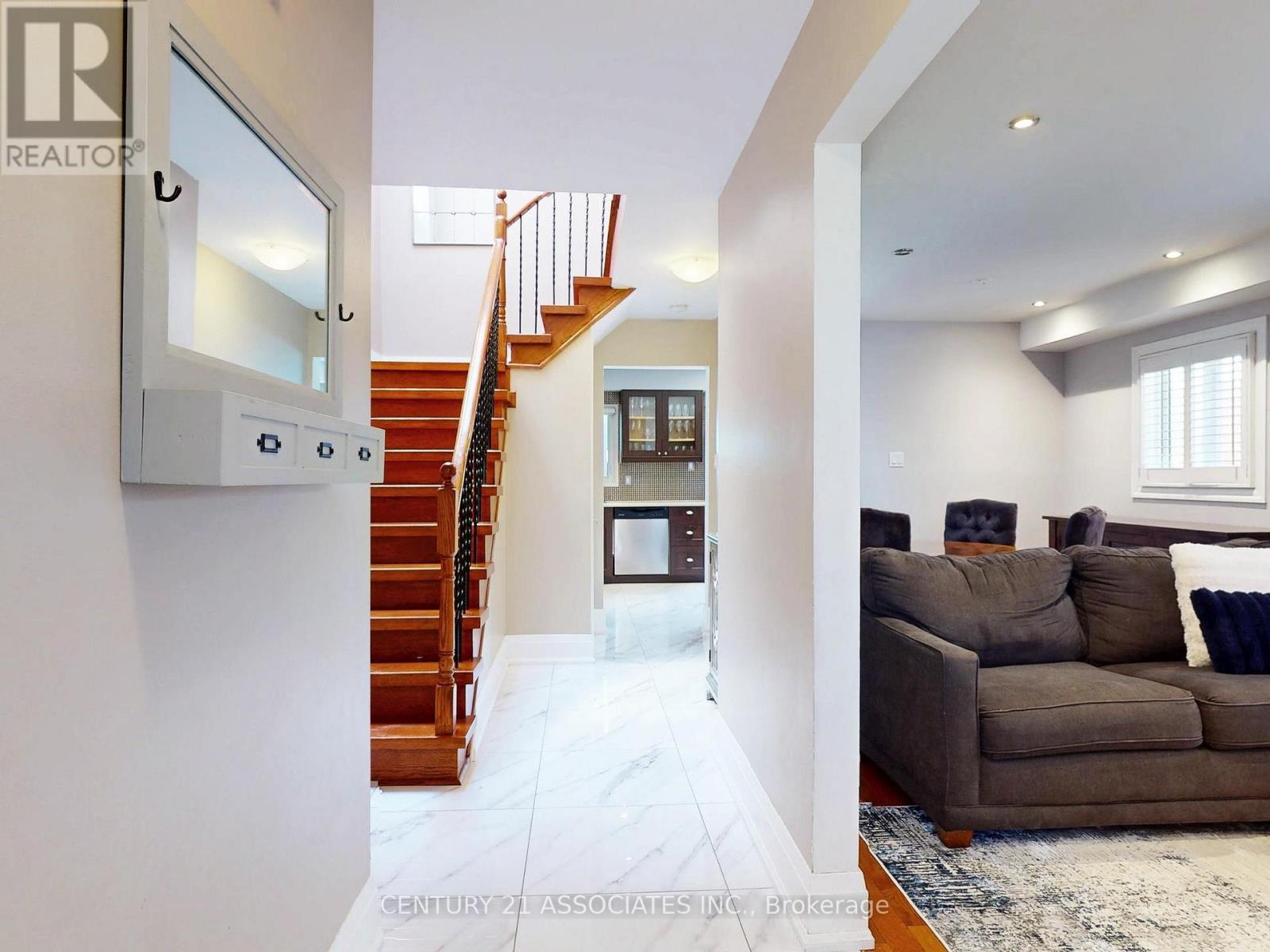 80 Stephensen Court, Brampton, Ontario  L6V 3X8 - Photo 1 - W13632372