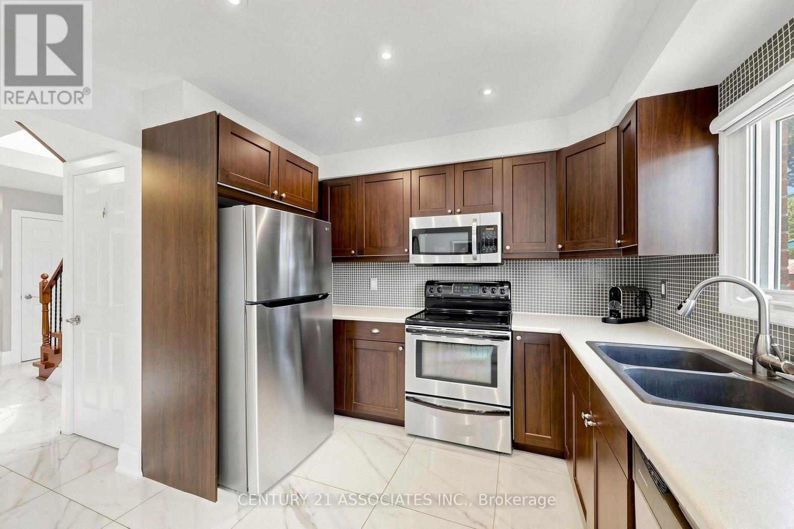 80 Stephensen Court, Brampton, Ontario  L6V 3X8 - Photo 8 - W13632372
