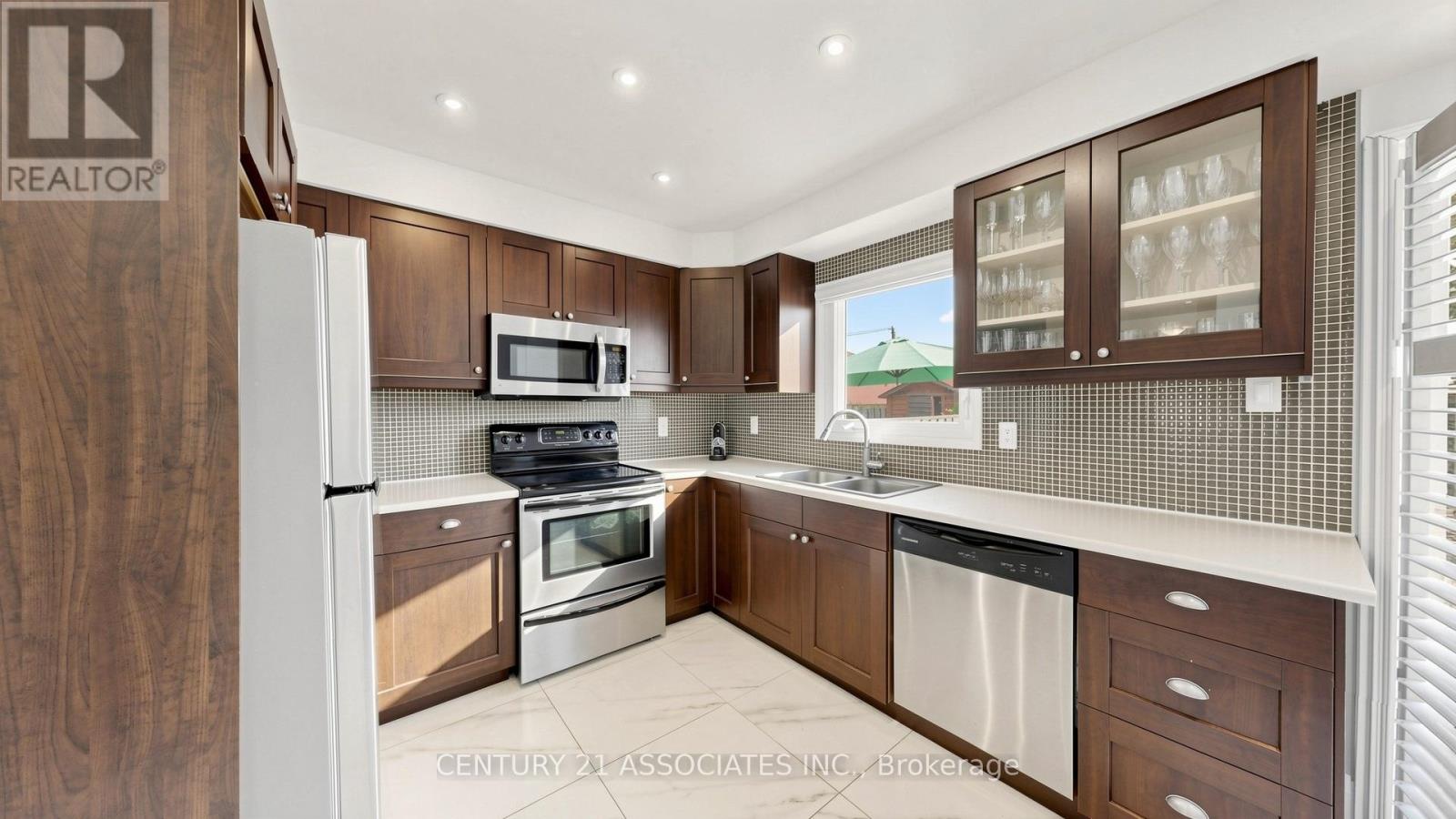 80 Stephensen Court, Brampton, Ontario  L6V 3X8 - Photo 9 - W13632372