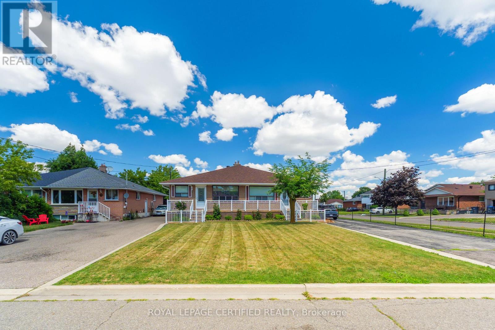 27 Milner Road, Brampton, Ontario  L6W 3A7 - Photo 2 - W13632420