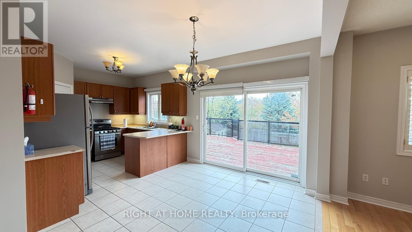 28 Laurentide Crescent, Brampton, Ontario  L6P 1Y4 - Photo 10 - W13632440