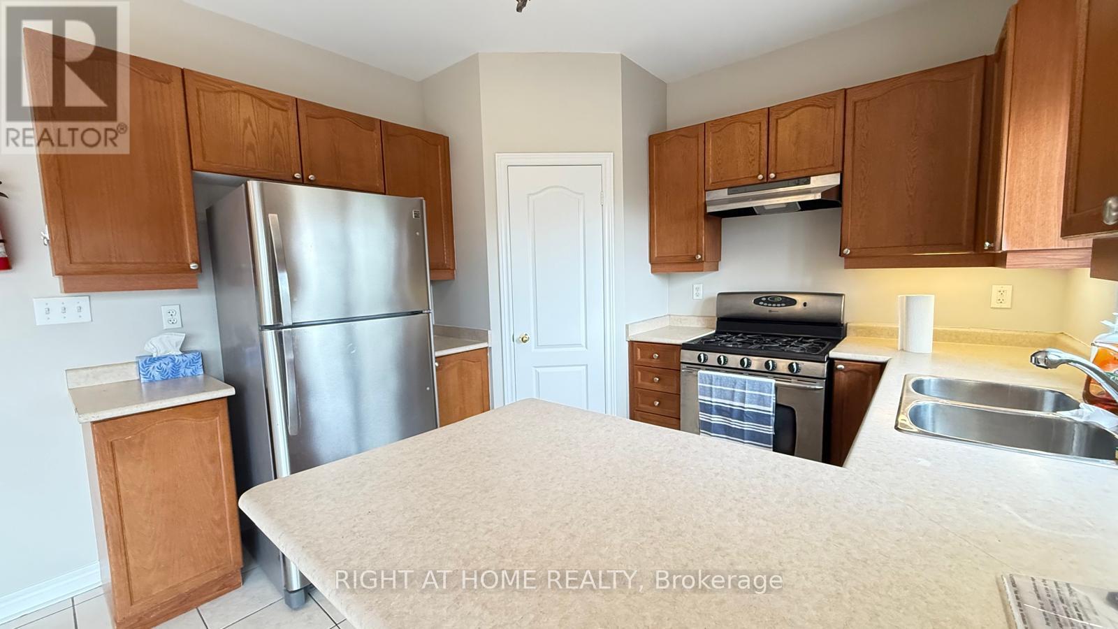 28 Laurentide Crescent, Brampton, Ontario  L6P 1Y4 - Photo 11 - W13632440