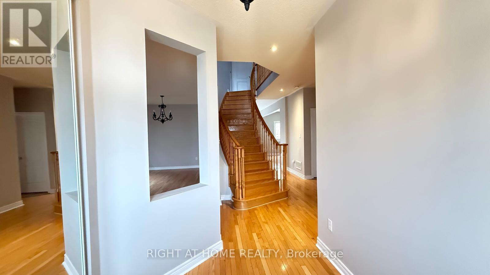 28 Laurentide Crescent, Brampton, Ontario  L6P 1Y4 - Photo 2 - W13632440
