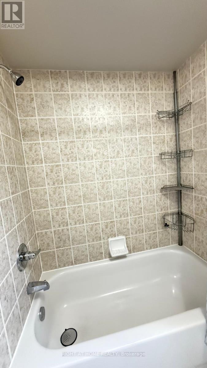 28 Laurentide Crescent, Brampton, Ontario  L6P 1Y4 - Photo 21 - W13632440