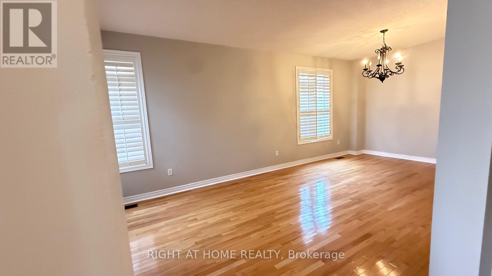 28 Laurentide Crescent, Brampton, Ontario  L6P 1Y4 - Photo 4 - W13632440