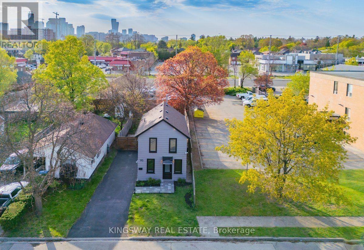 195 Randi Road, Mississauga, Ontario  L5A 1V6 - Photo 2 - W13632474